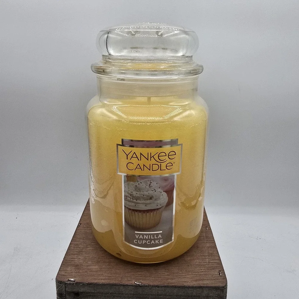 Yankee Candle Vanilla Cupcake large 22 oz jar scented single wick